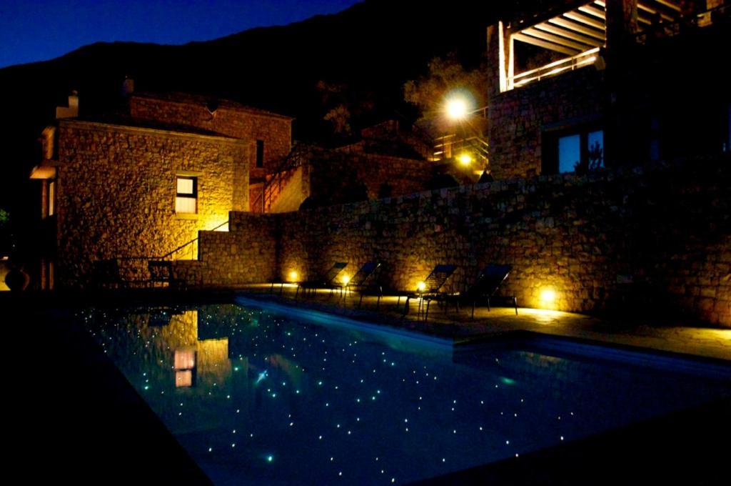 Elafivolia Arachova Suites エクステリア 写真