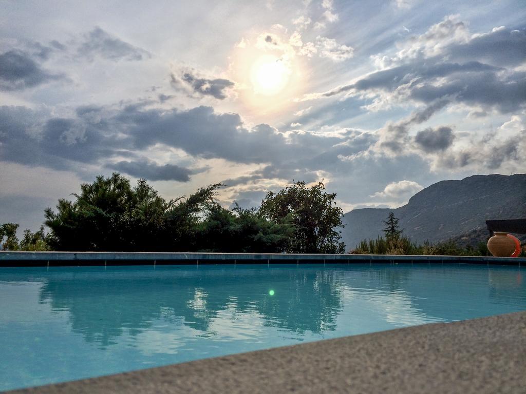 Elafivolia Arachova Suites エクステリア 写真